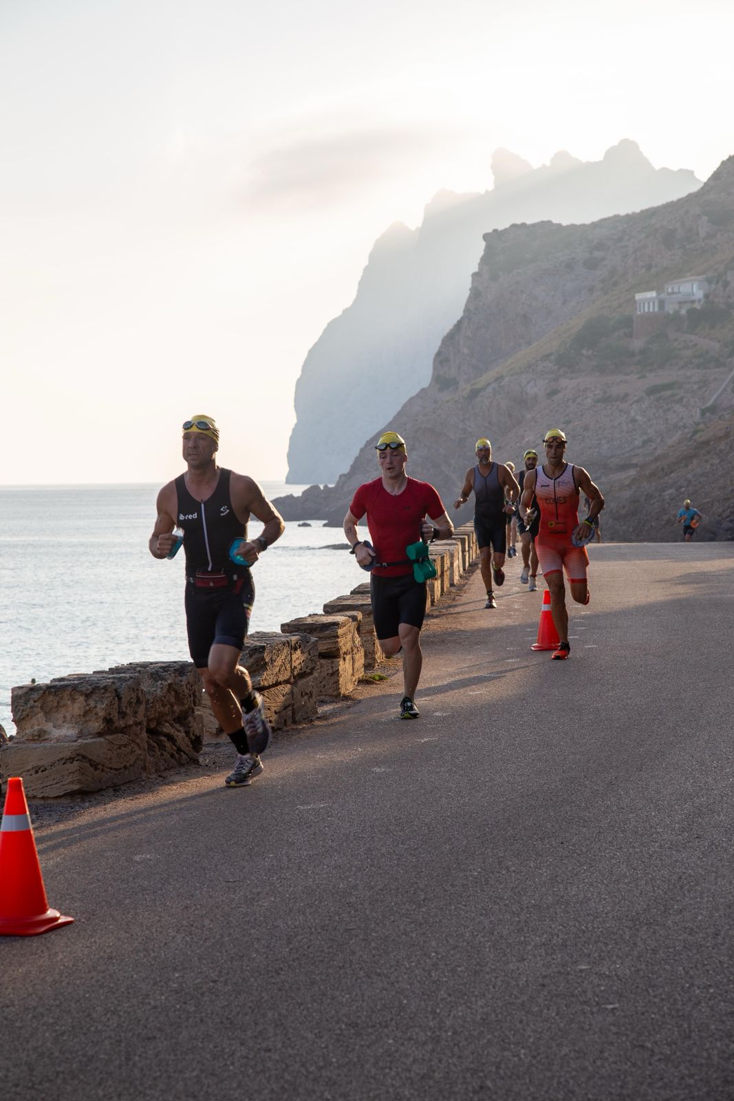Grupo de atletas corriendo en La Maleïda